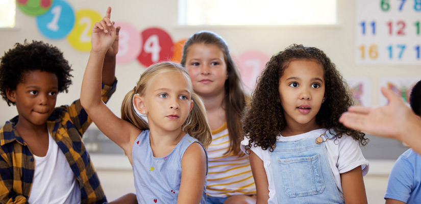 Alumnat d'educació primària estudiant a l'estranger